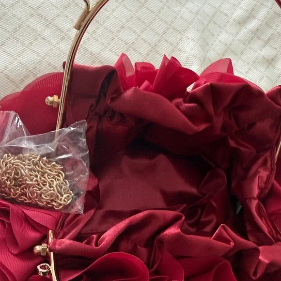 Elegant red Floral Handbag - Picture 3 of 4